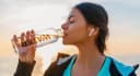 Does drinking water reduce cortisol?
